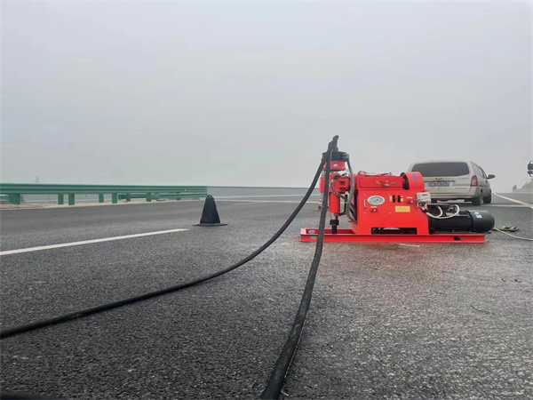 通辽马路路基路面开裂下沉注浆加固灌浆